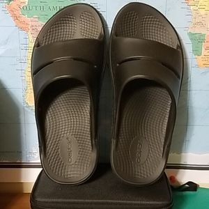 Oofos slides EU 42 US M9 W11